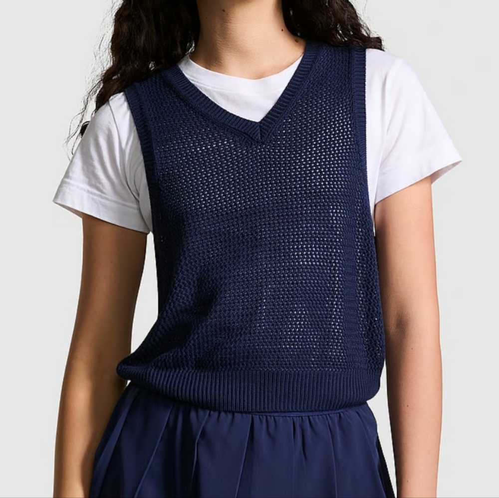 PINK Victoria's Secret Cambridge Knit Cropped Vest. - Picture 1 of 11